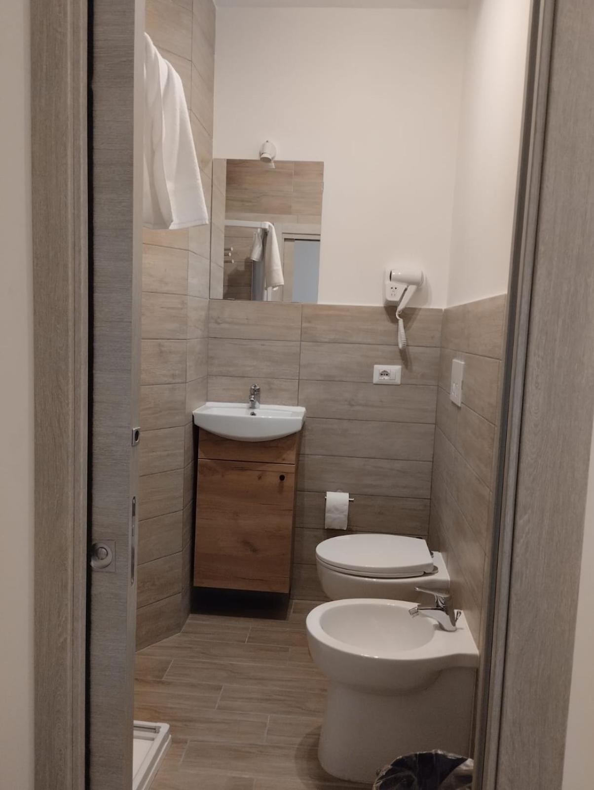 Residence E Appartamenti Cavallerizza 那不勒斯 外观 照片