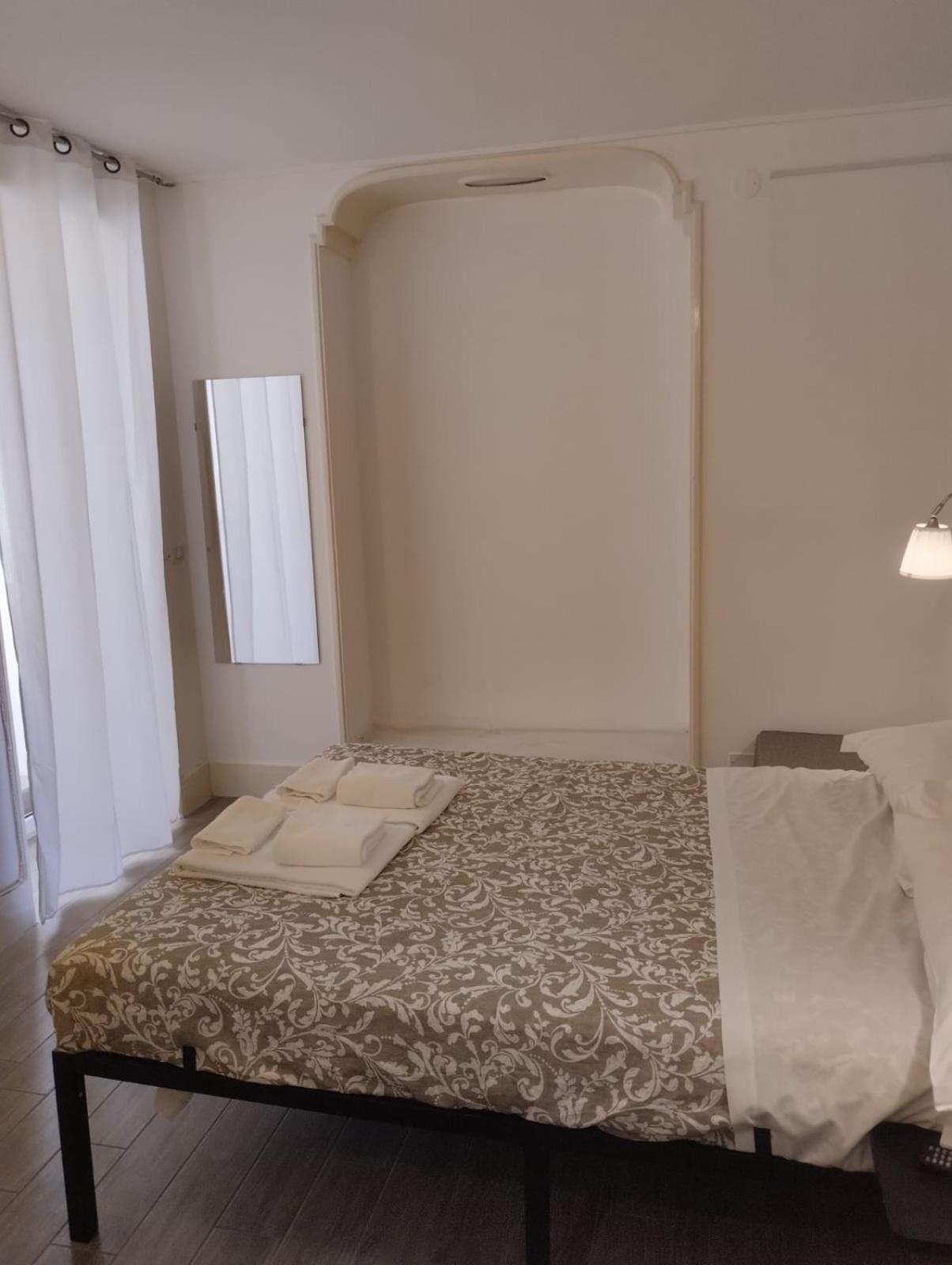 Residence E Appartamenti Cavallerizza 那不勒斯 外观 照片